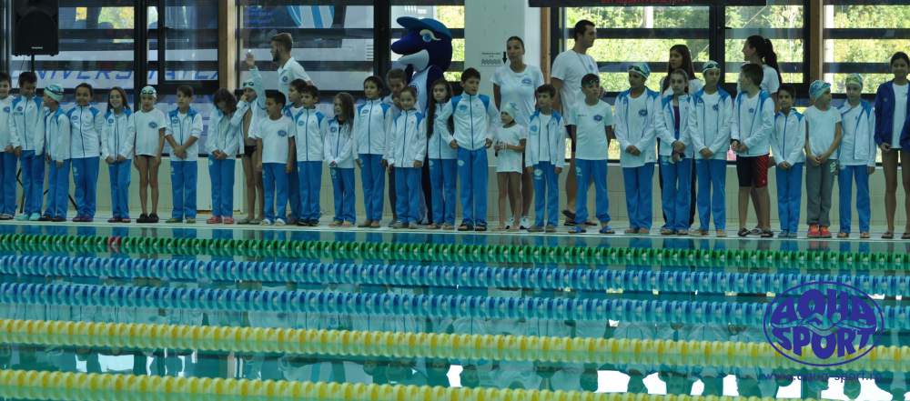 Micii campioni Aqua Sport concureaza cot la cot cu antrenorii lor